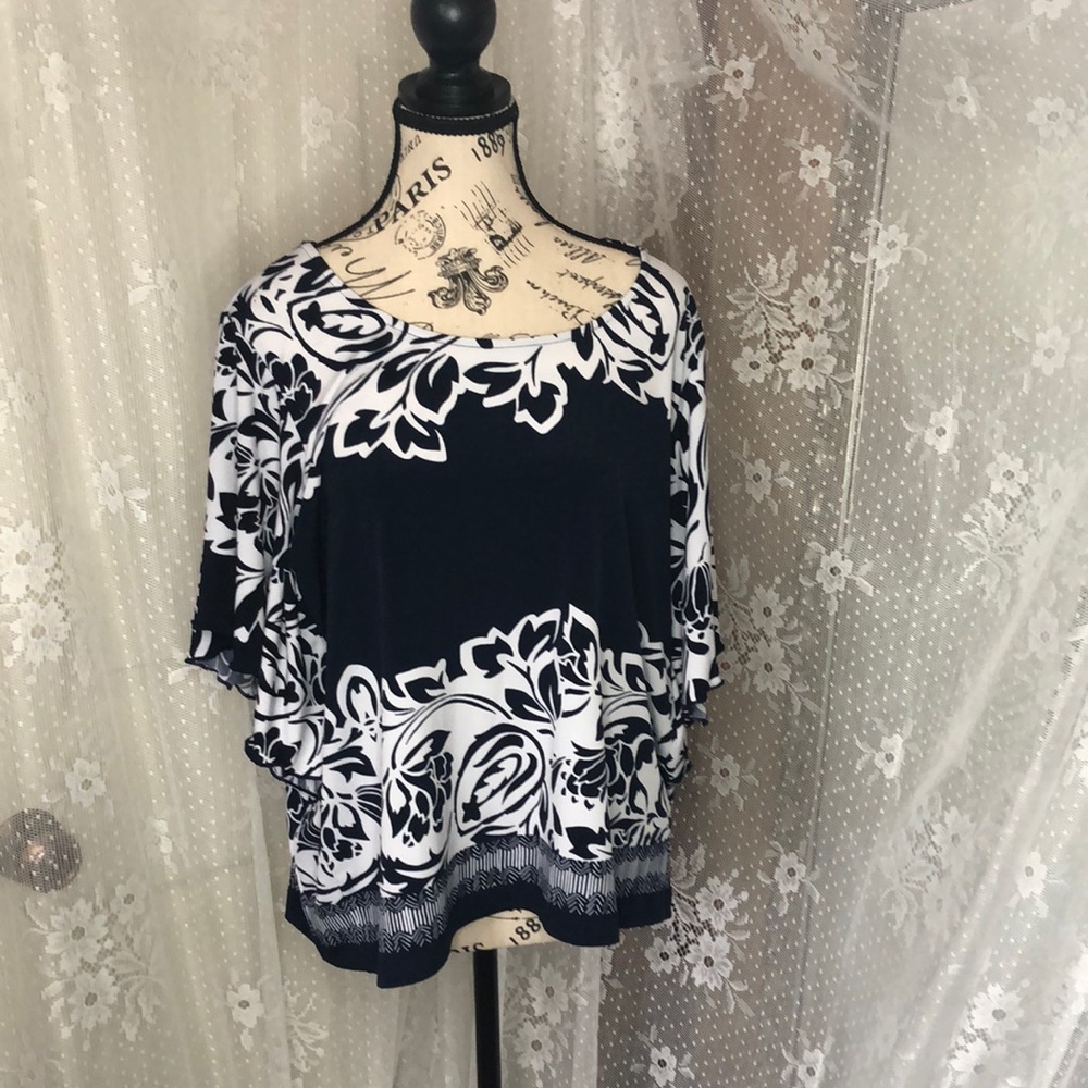 TanJay Petite Blue and White Round Neck Floral Butterfly Wing Sleeve Top Size L